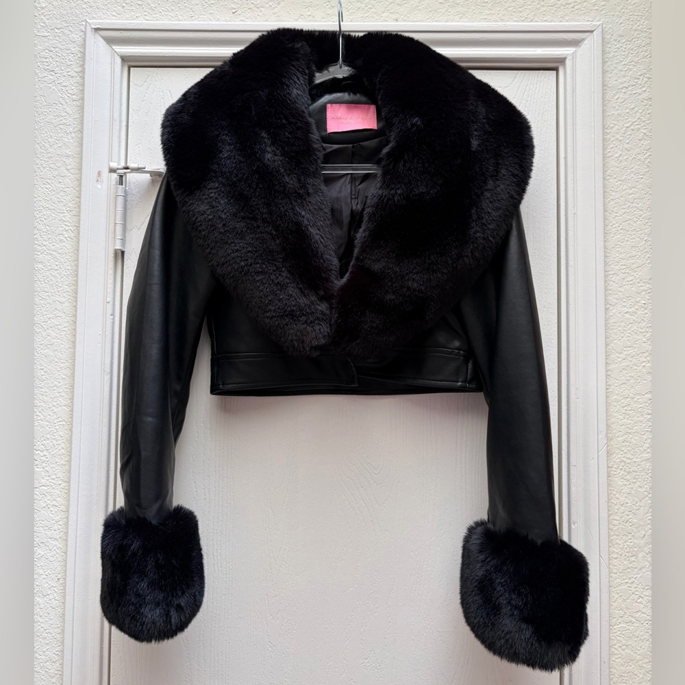 Elegant Black Faux Leather Jacket with Faux Fur Trim